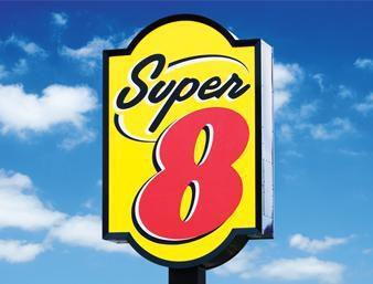 Super 8 By Wyndham Smoky Lake Exteriör bild